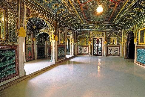 Unexplored Lahore Wonders: Sheesh Mahal 