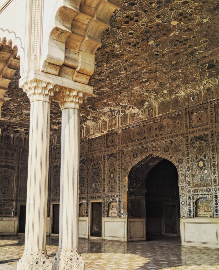 Unexplored Lahore Wonders: Architectural details and carvings on Lahore Fort