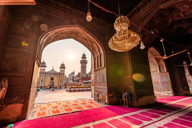 Unexplored Lahore Wonders: The grandeur of the prayer hall of the Wazir Khan Mosque