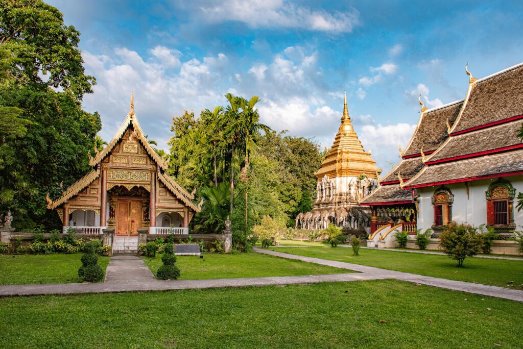 Digital Nomad: Gije Cho: https://www.pexels.com/photo/wat-chiang-man-in-summer-16986827/